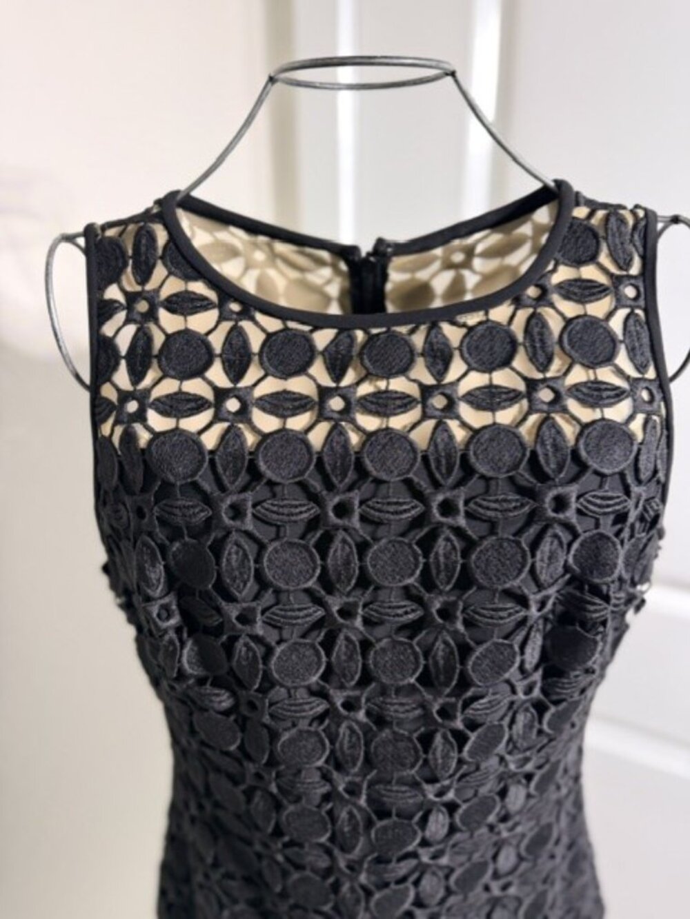 Lauren Ralph Lauren Black Lace Illusion Neckline Sheath Cocktail Dress, Size 2 - Picture 7 of 11